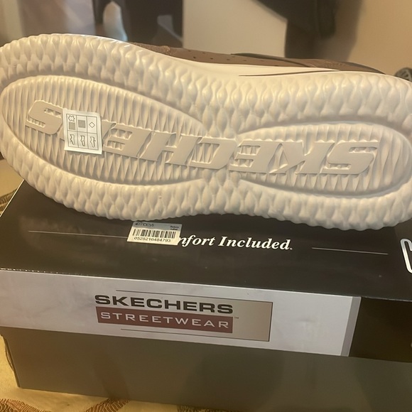 Sketchers memory foam classic fit sneakers for men - Picture 3 of 7